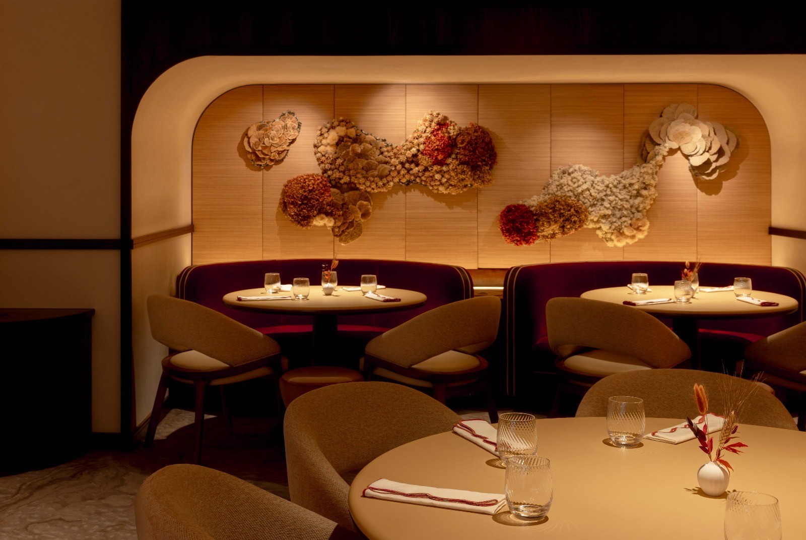 The completely redesigned dining room at Bonheur. © Joe Howard/Bonheur by Matt Abé