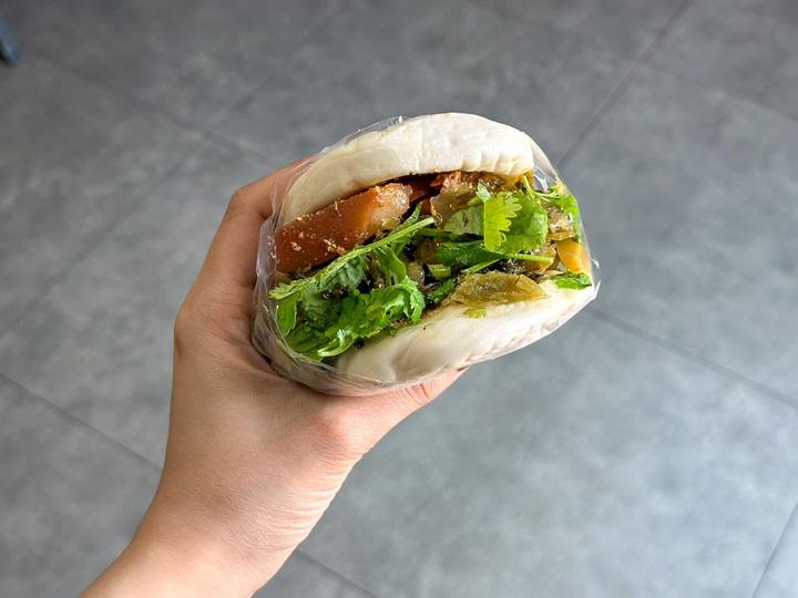 MICHELIN-recommended Hai Kou Guabao is the perfect meal after a full day of water adventures. ©MICHELIN