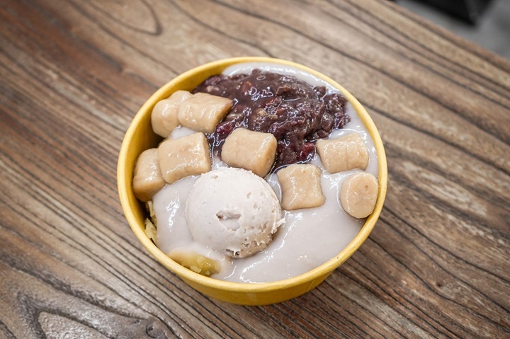 Taro Paste with Cane Ice at Bib Gourmand eatery A-ba’s Taro Ball in New Taipei. ©MICHELIN