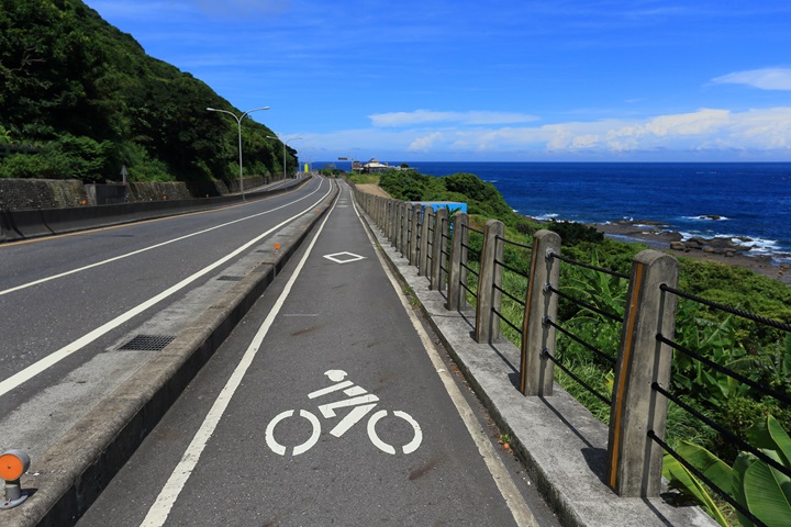 Taiwan is a perfect paradise for cycling — from city streets to mountain roads to coastal trails, each offering its own rhythm and challenge. ©Shutterstock