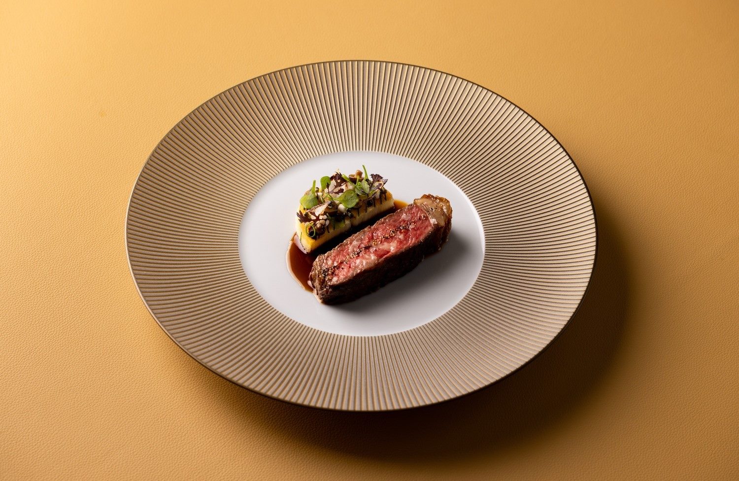 Matt Abé's beef with potato, parsley and smoked bone marrow. © Bonheur by Matt Abé