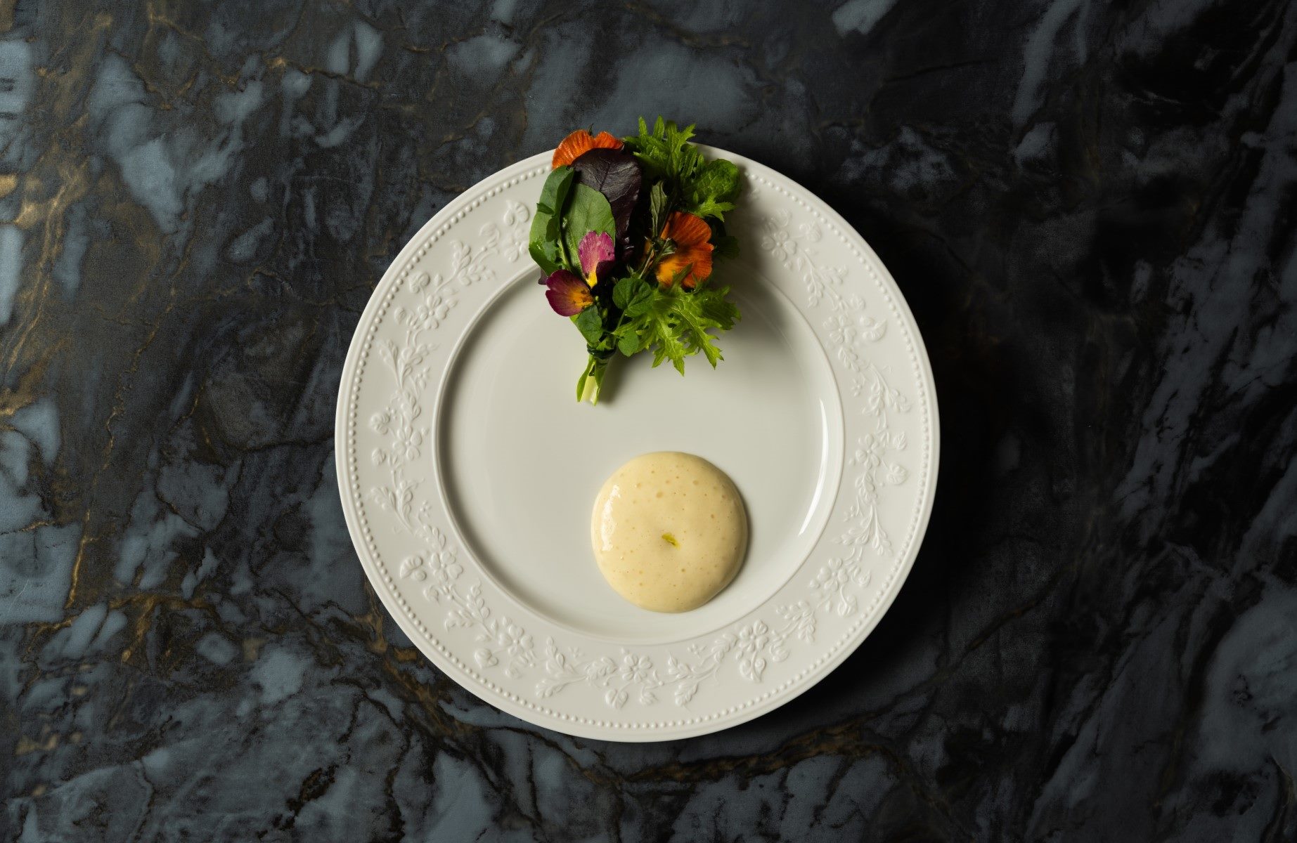 An eye-catching, minimalistic bit of plating from The Pullman. © Eric Harford/The Pullman