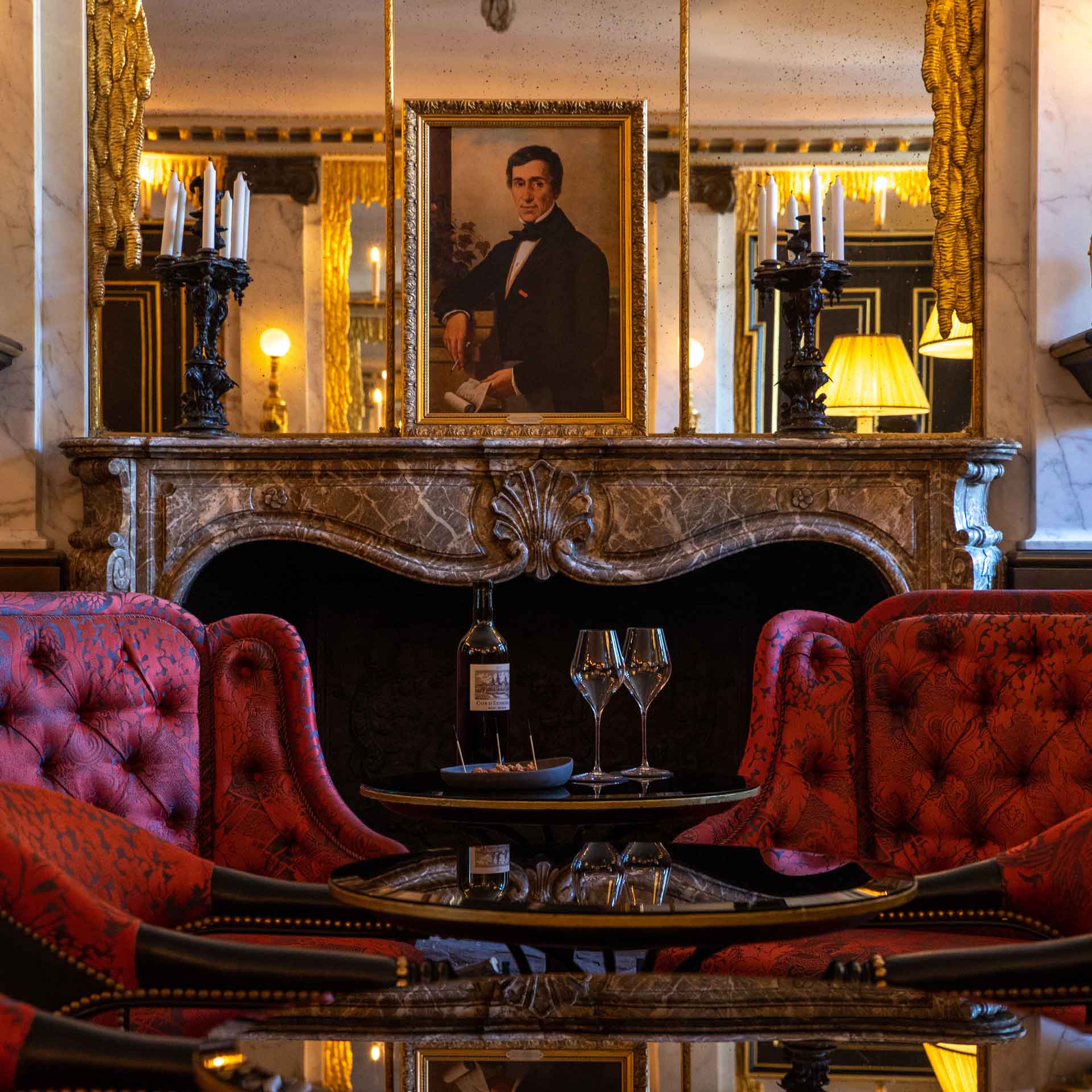 The opulent Bar Le Gaspard at La Reserve Paris. © La Reserve