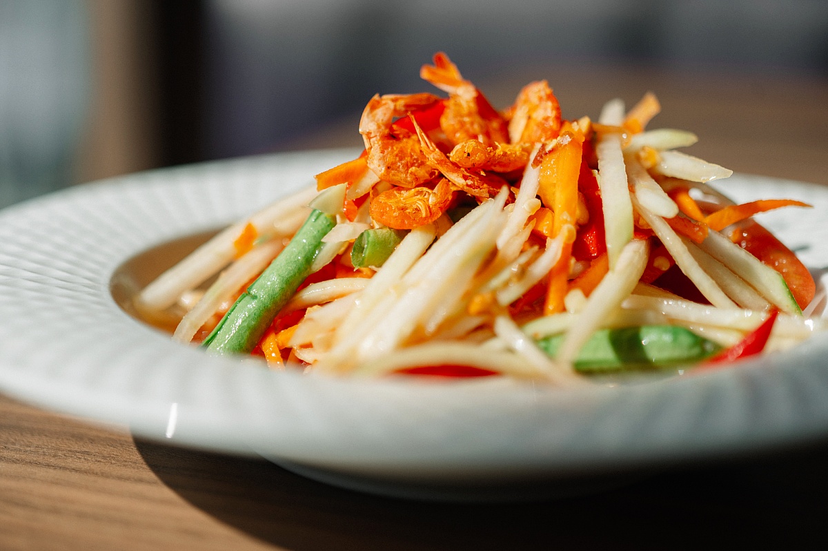 A classic dish that captures the bold, vibrant flavors of Thailand’s Isan region. © Anuwat Senivansa Na Ayudhya/The MICHELIN Guide