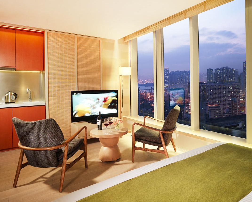 In the heart of Jordan, Hotel Madera Hong Kong offers a well-connected base, close to Temple Street, the Jade Market, and the West Kowloon Cultural District. © Hotel Madera Hong Kong
