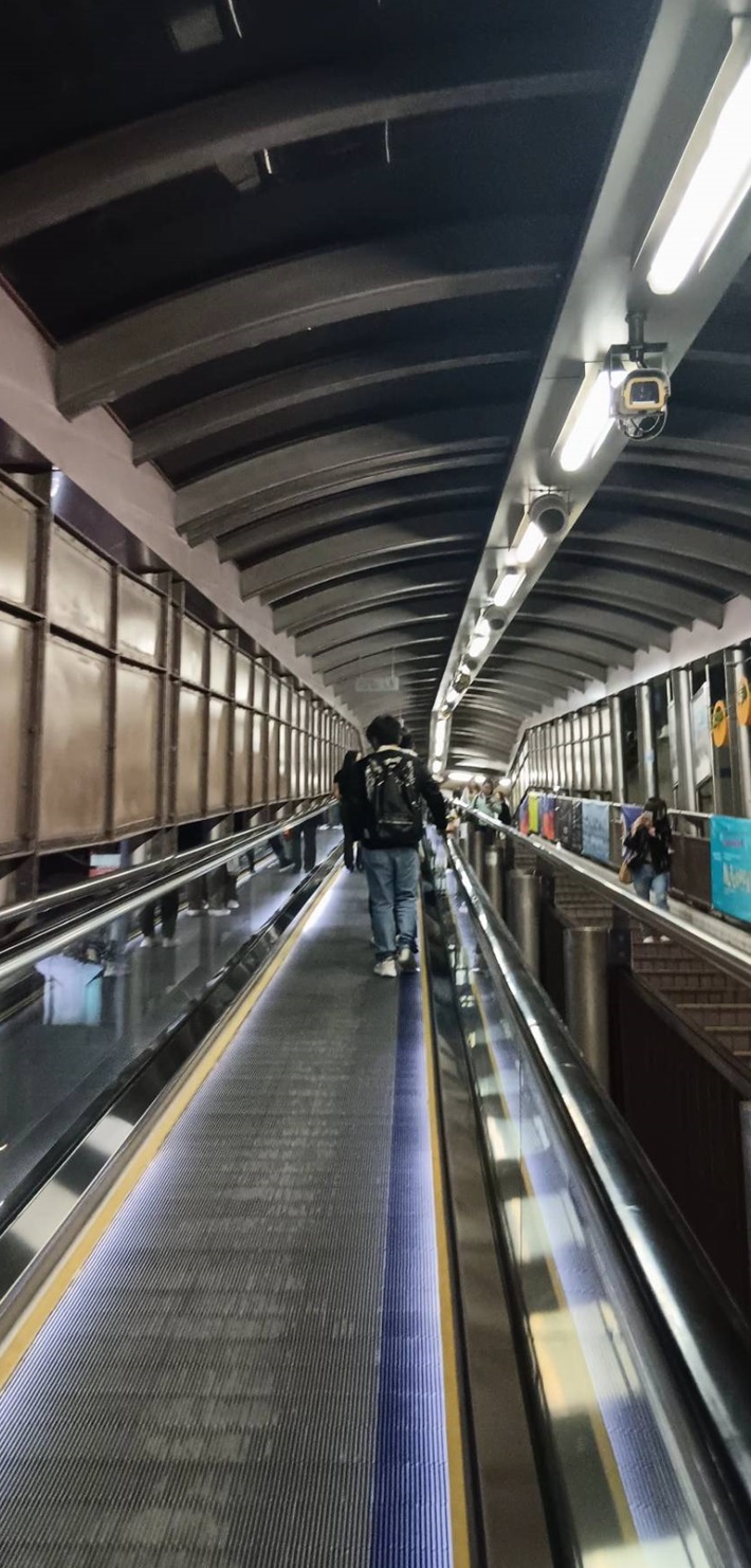 central-mid-levels-escalator-hong-kong.jpg