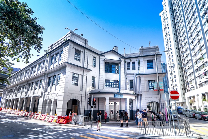 Built in 1922, Yau Ma Tei Police Station attracts film fans and serves as a popular filming location for local productions. © Shutterstock
