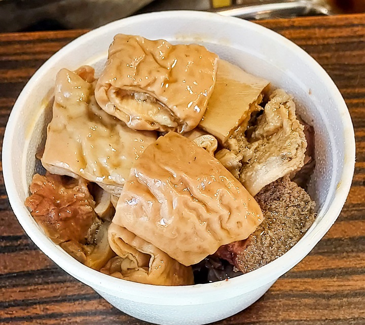 Temple Street’s beef offal has long been a local favorite. © MICHELIN