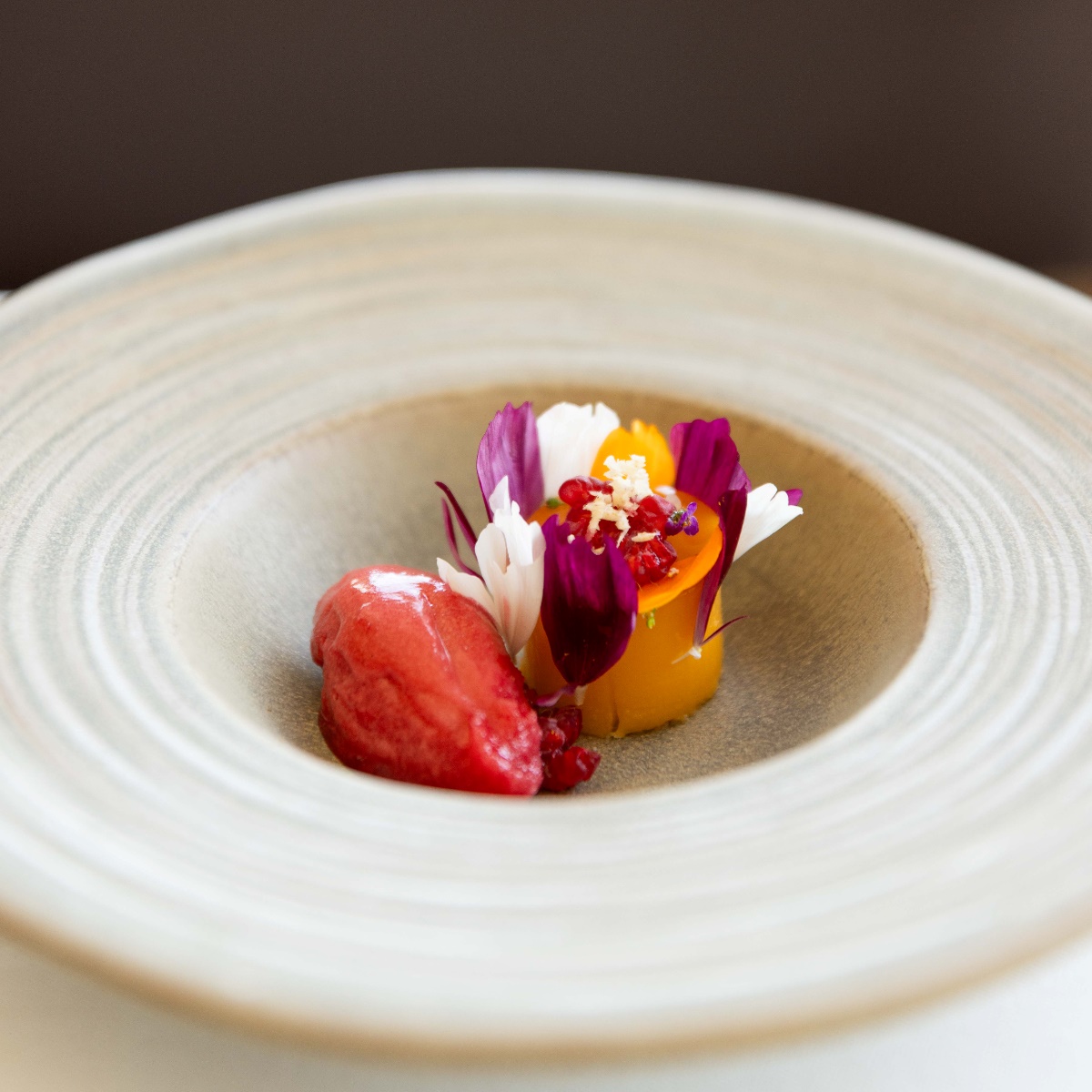 Quindim, coconut, raspberry, horseradish and flowers: A dessert concluding the Caminhos menu at MAPA, newly Starred in Montemor-o-Novo. © Carolina Barbot - Bardo/MAPA