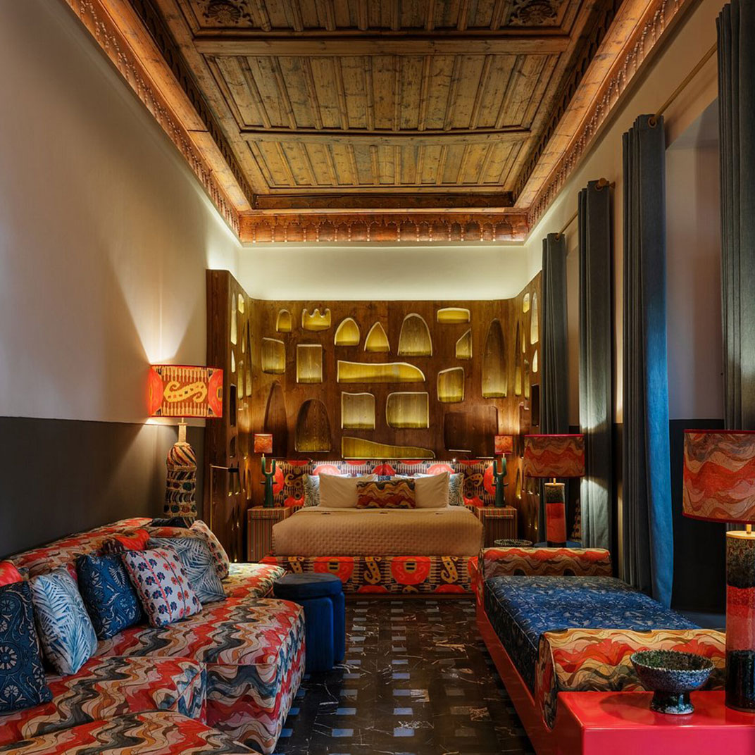 An Italian photographer brought one of Marrakech’s “funkiest” luxury riads to life, thanks to playful color and contemporary art. © Riad Due