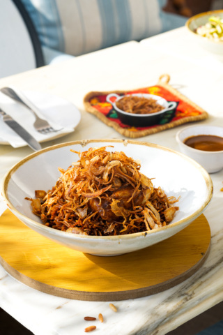 A generous portion of hamour filets served with spiced rice and carmalized onions from Villa Mamas. © NEON CONSULTANCY/Villa Mamas