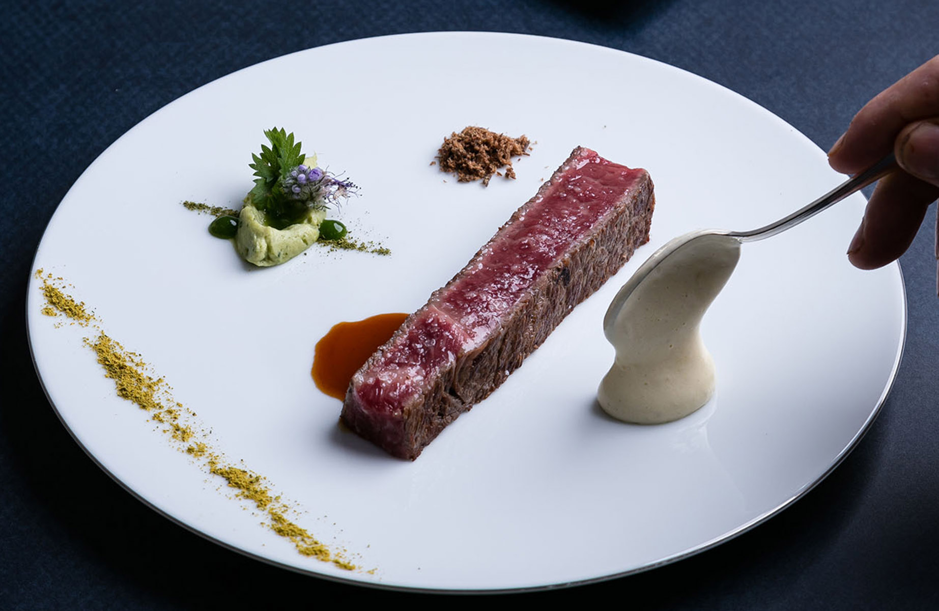 Tender Charolais beef at Frédéric Doucet's Two-MICHELIN-Star restaurant. © Photografik - Sarah Morvan/Frédéric Doucet