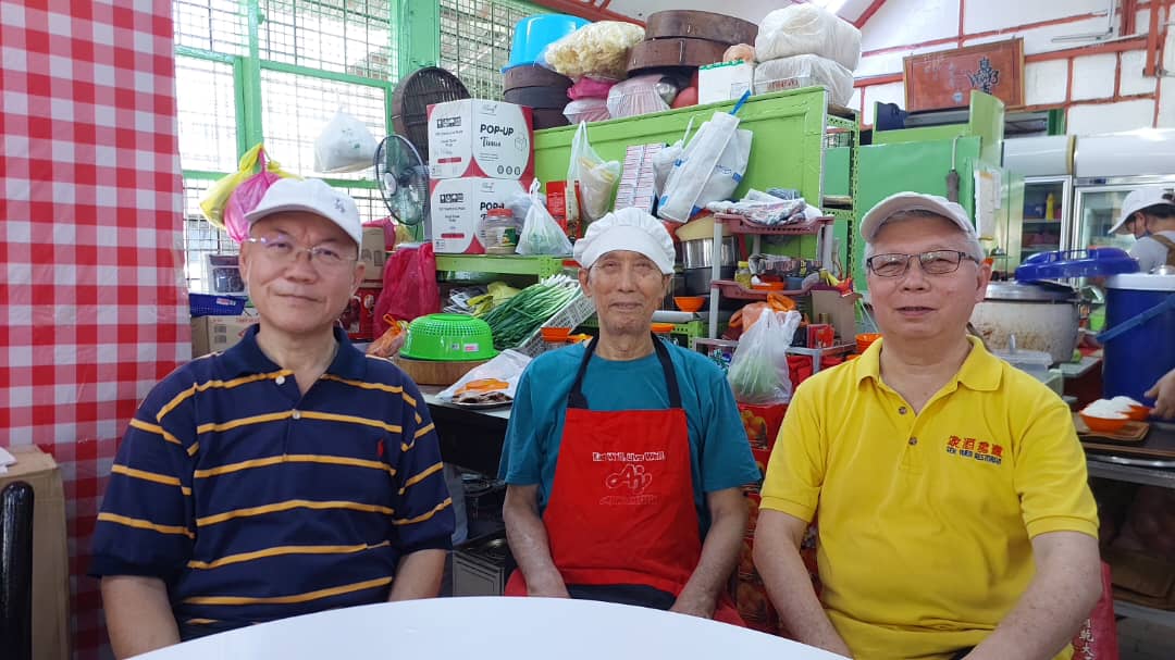 From the left: Phang Kwai Choong, 63, head of operations; Pang Yong Sui, 78, head chef; Phang Yew Kee, 67, head of marketing and strategy. © Sek Yuen Restaurant
