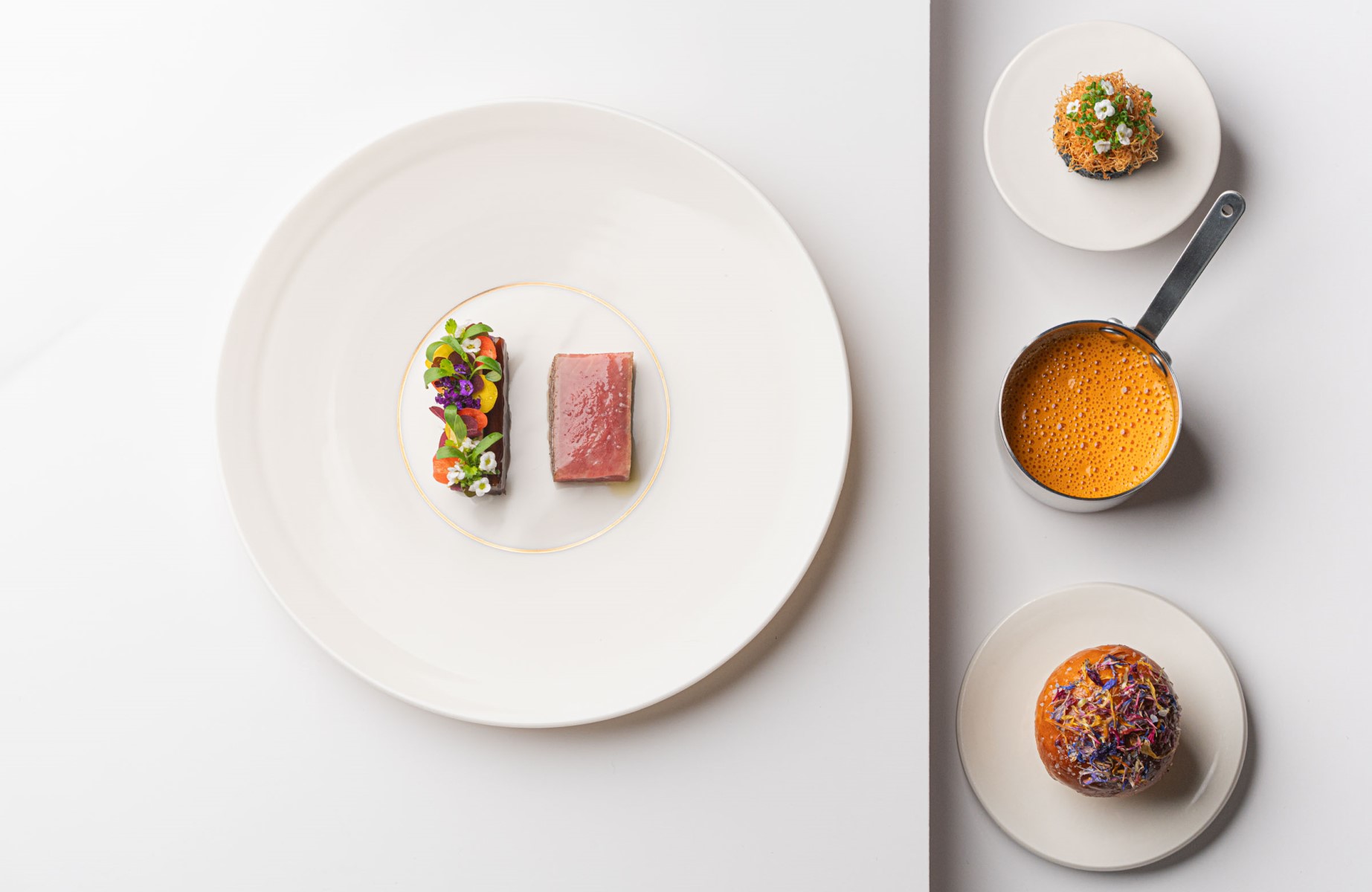 A multi-dish serving at One-MICHELIN-Star hub.praga in Warsaw. © Rafał Meszka/hub.praga