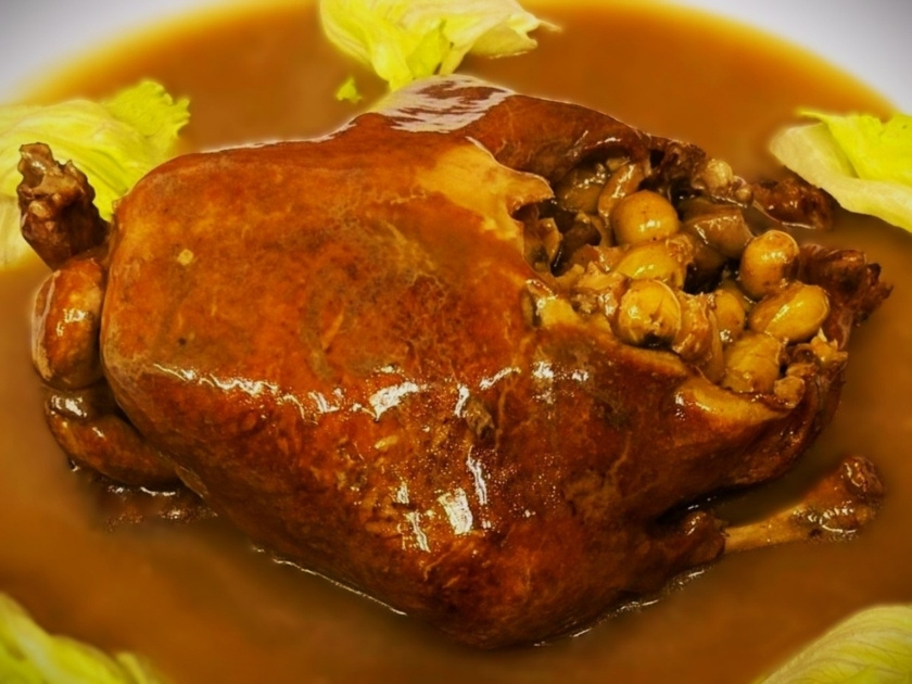 Eight treasure duck is almost only ever seen in luxurious banquet restaurants, and is traditionally served during Chinese New Year. © Sek Yuen Restaurant