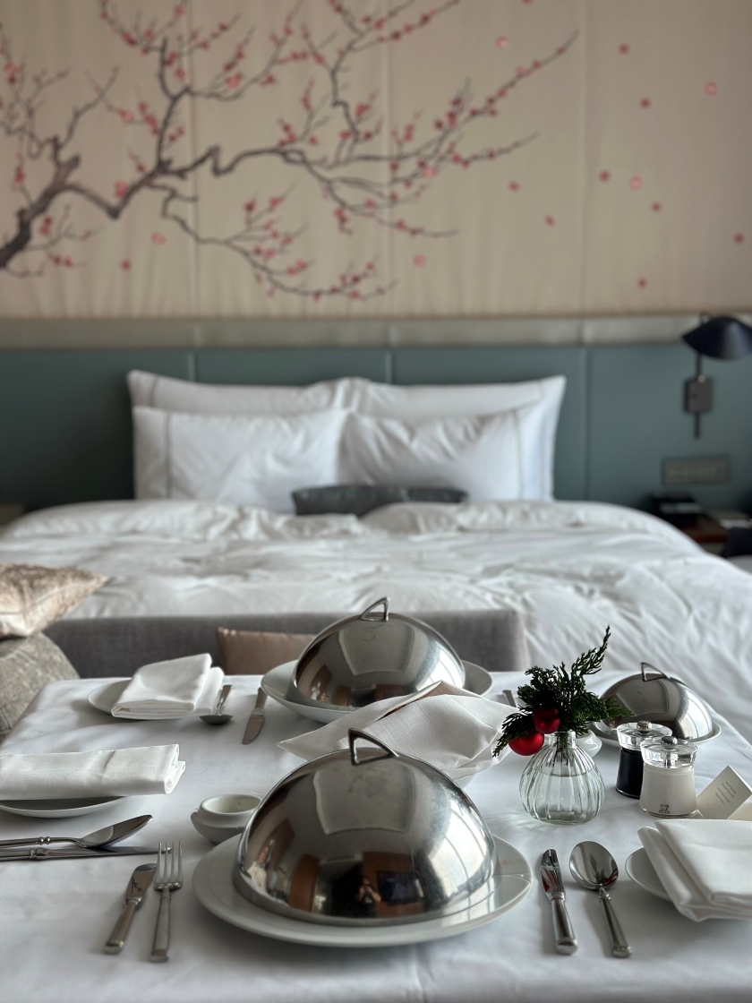 Seoul_2Keys_SIGNIEL Seoul_room service_Lee Hyo-won.jpg