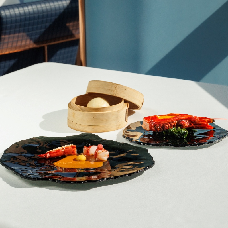 Carabineiro, caril e limão: uma proposta do chef Rui Silvestre com um toque de inspiração moçambicana. © Henrique Isidoro/Fifty Seconds