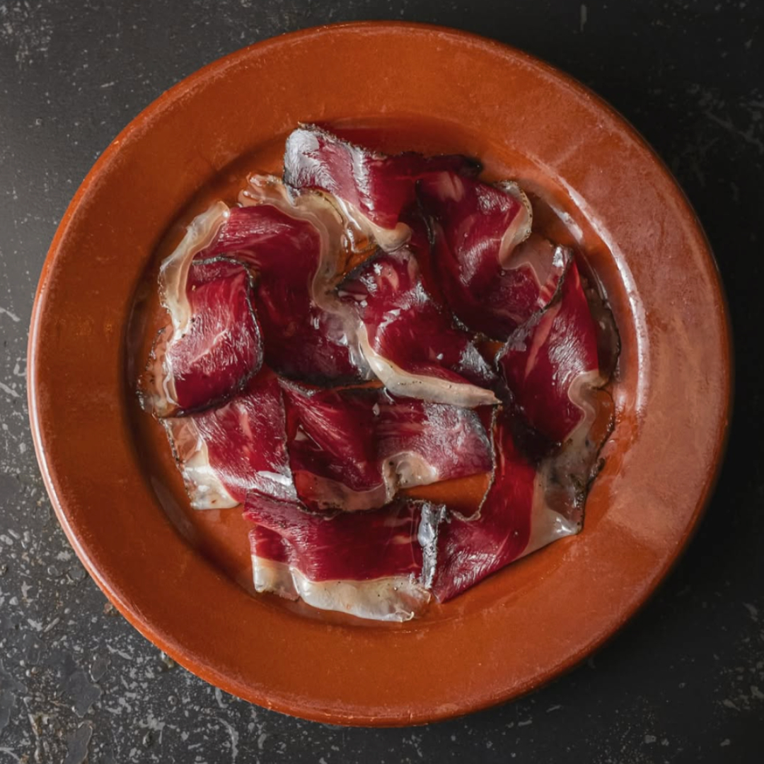 Charcuterie and historical inspiration at Dos Pebrots. © Dos Pebrots (Barcelona)