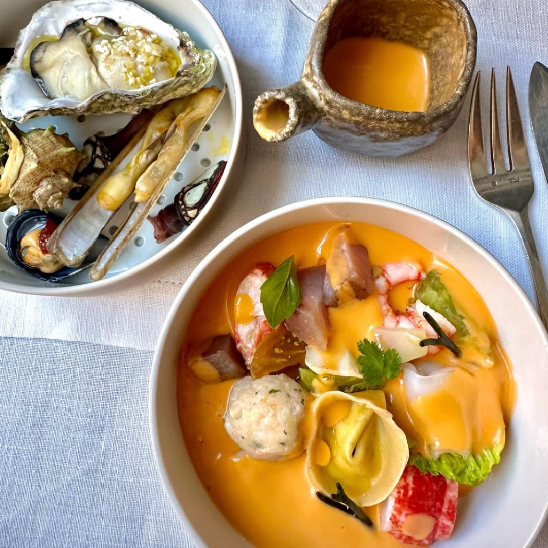 Chilled escudella with tomatoes, shellfish and garden produce at Alkostat. © Alkostat  
