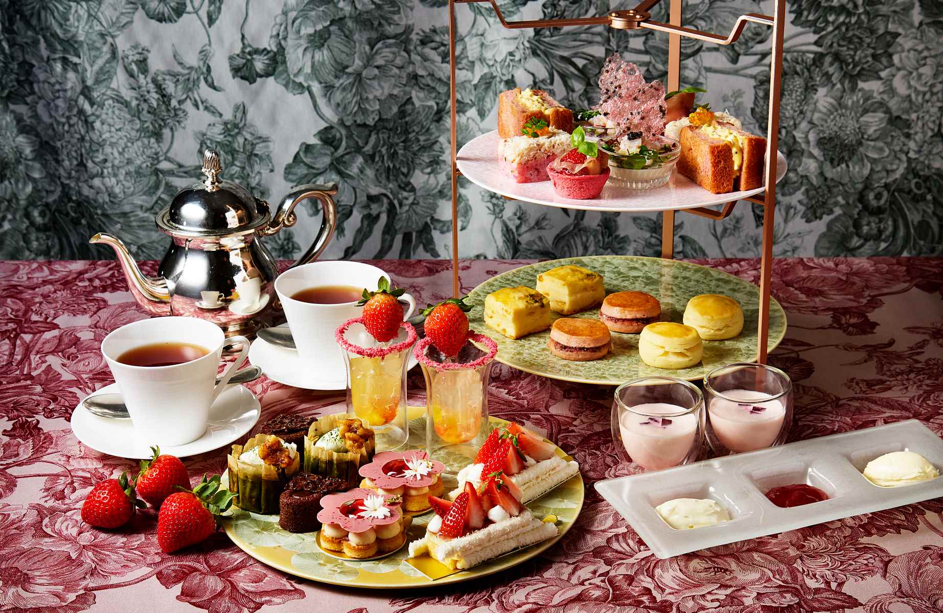 Japanese ingredients take center stage here, making it one of the best afternoon teas in Tokyo. © Shangri-La Tokyo