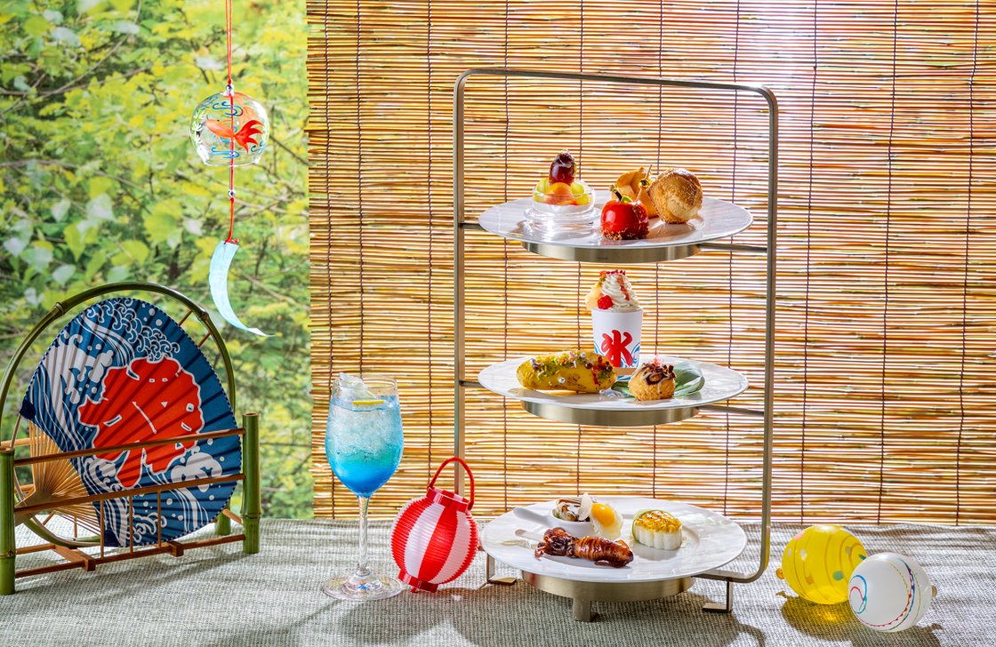 The afternoon tea here is a mix of sweet and savory bites. © The Strings by InterContinental Tokyo