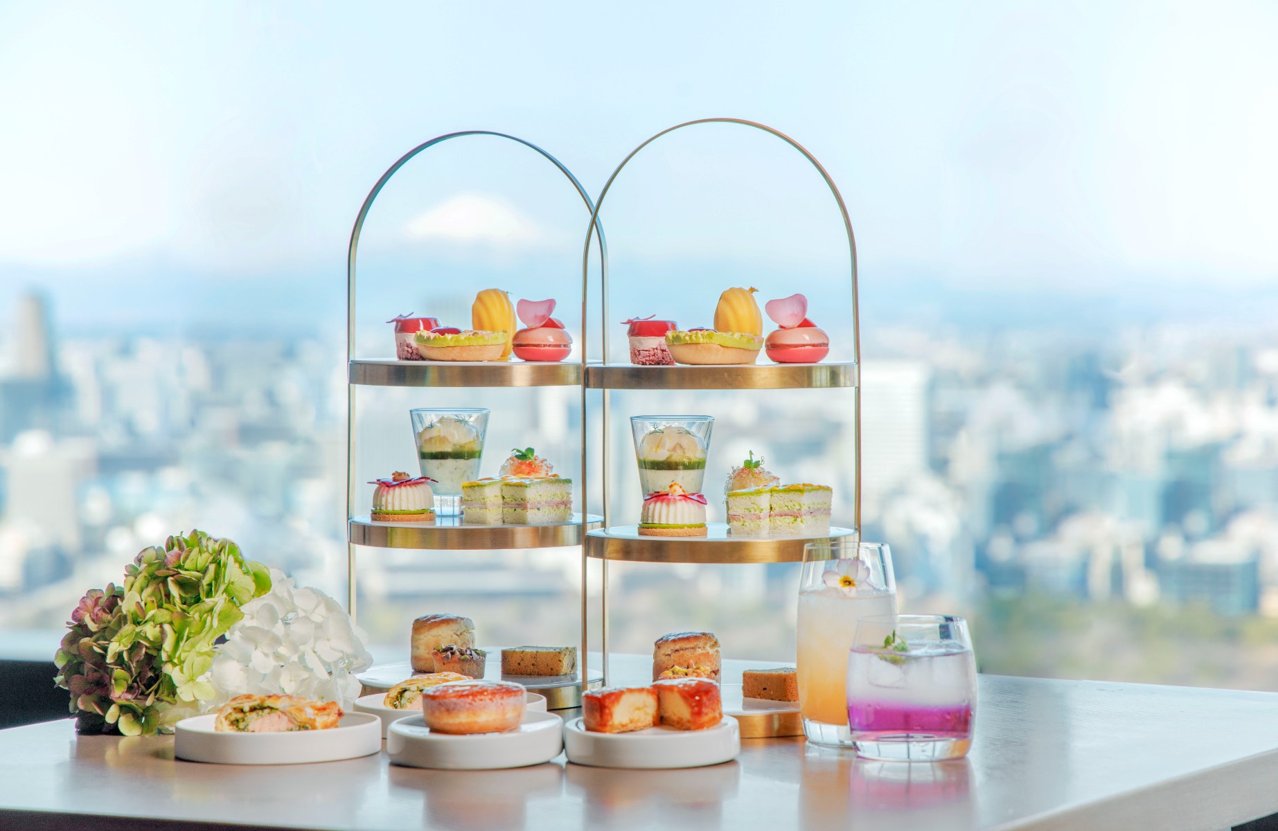 Here, the afternoon tea is a mix of Japanese, French and British influences. © Four Seasons Hotel Tokyo at Otemachi