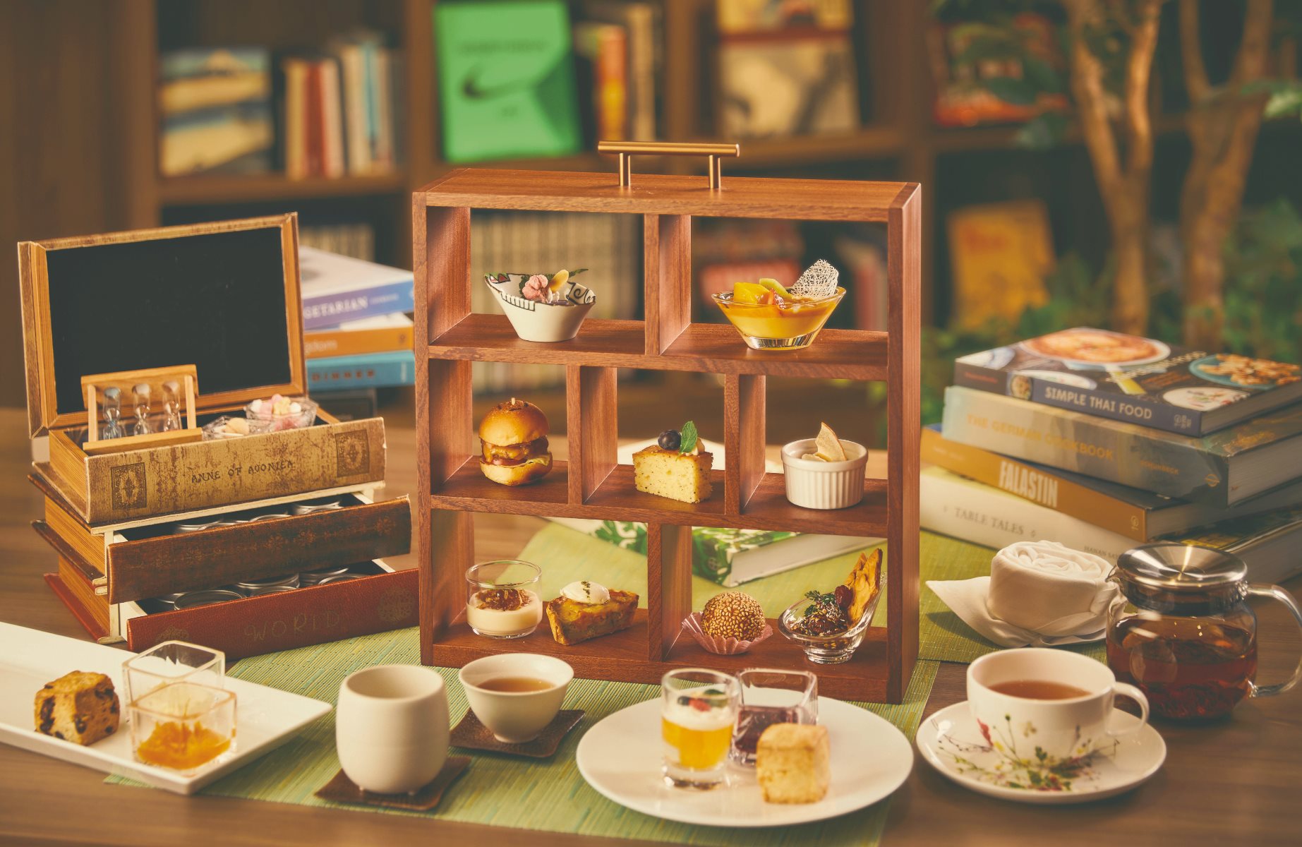 The afternoon tea cake selection is an unusual mix of Western, Japanese and Chinese sweets. © Shiba Park Hotel