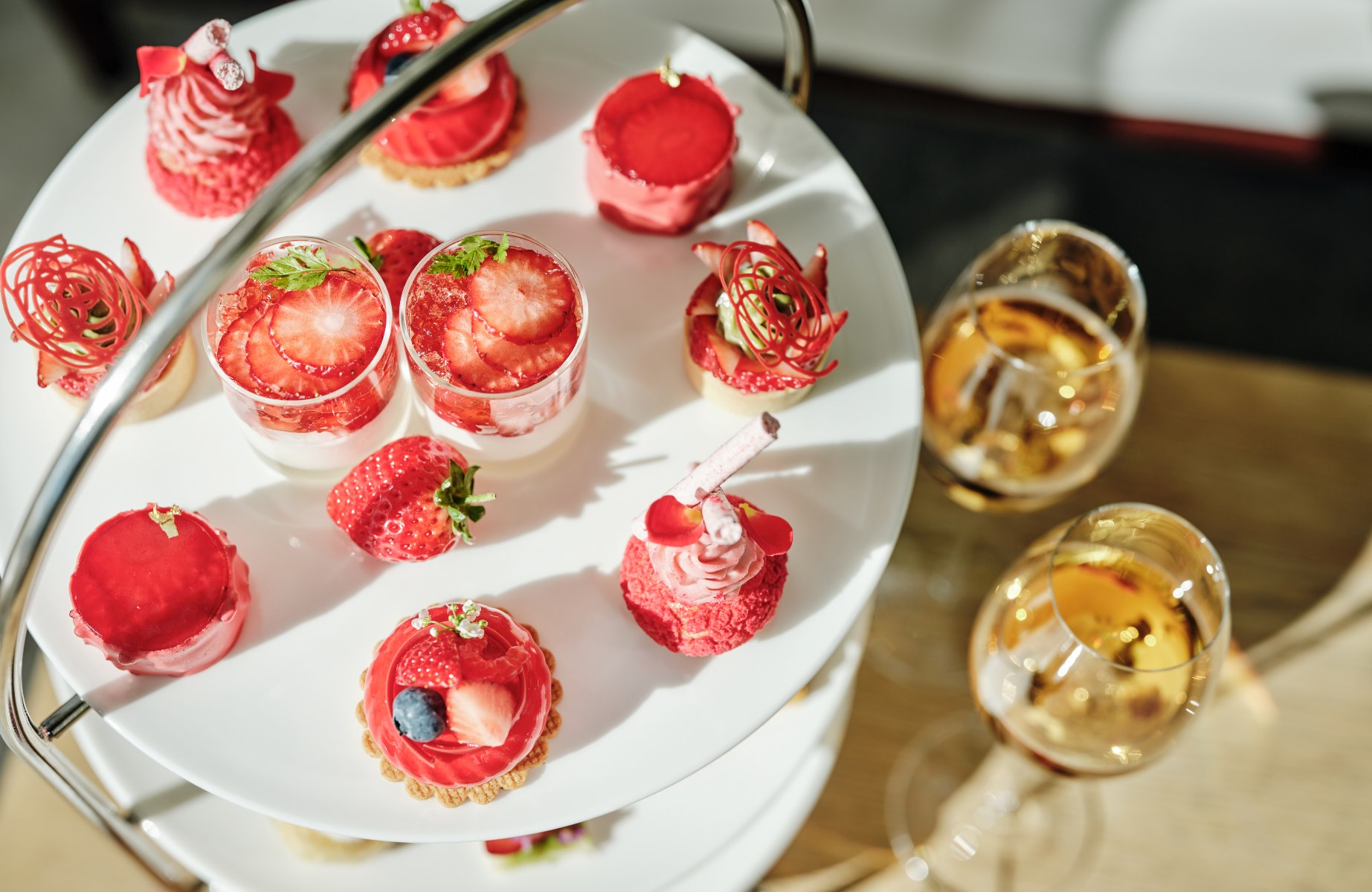Expect light, airy all-strawberry bites at the design-forward Tokyo Edition. © The Tokyo EDITION, Toranomon