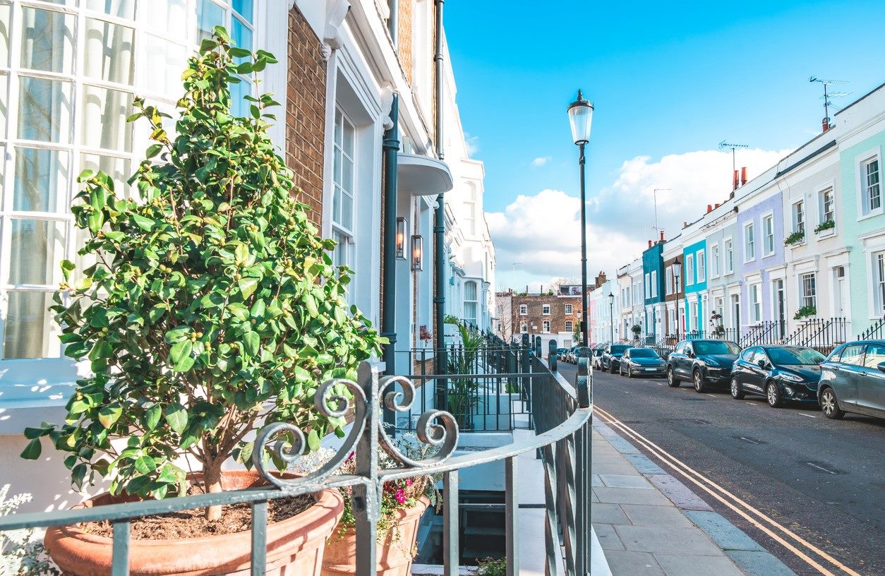 A quiet street in Notting Hill, Adriana Cavita's favourite London neighbourhood. © CHUNYIP WONG/iStock