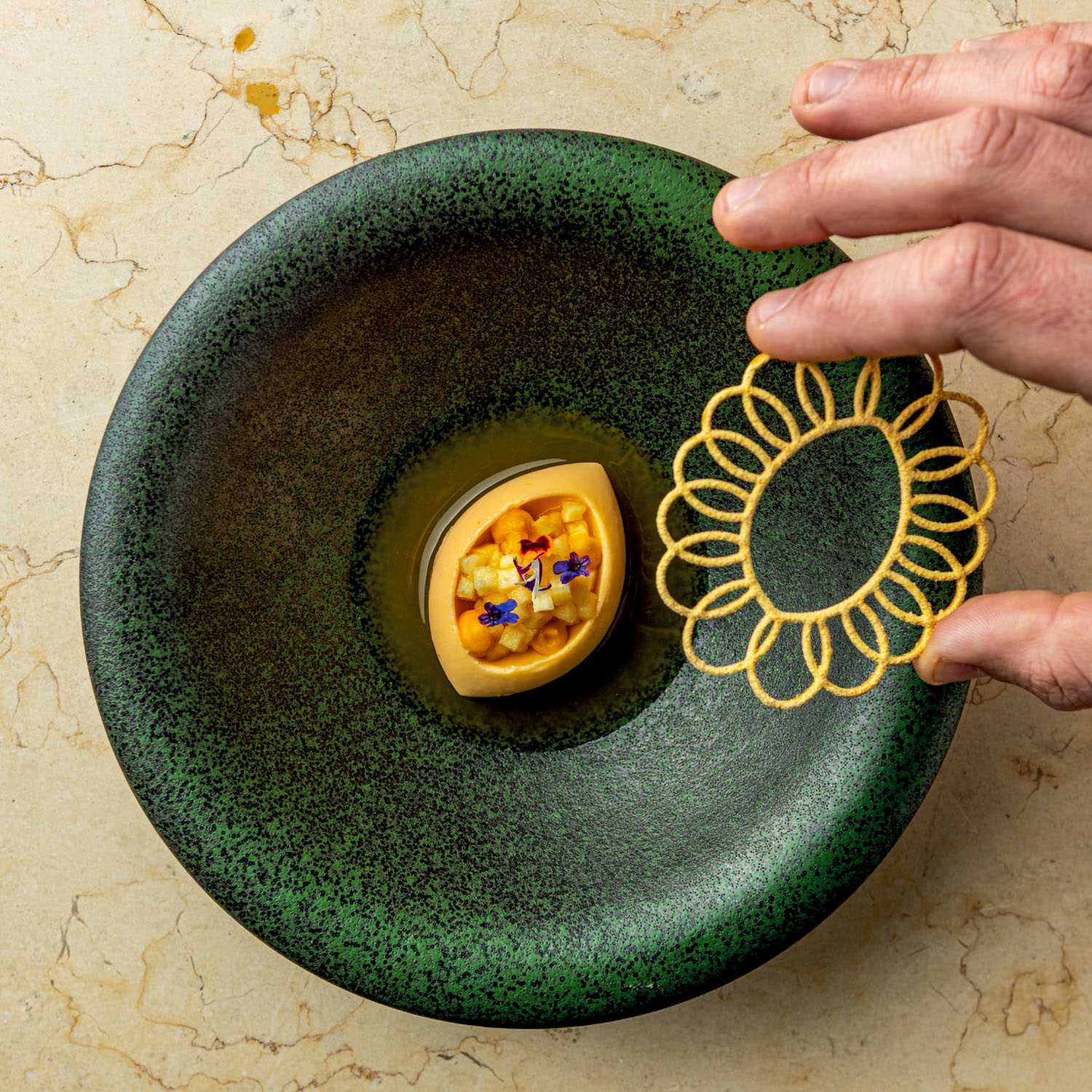 Reconhecido com uma Estrela MICHELIN, o restaurante A Cozinha do Paço oferece um autêntico mergulho nos sabores alentejanos. © Jerónimo Heitor Coelho/A Cozinha do Paço