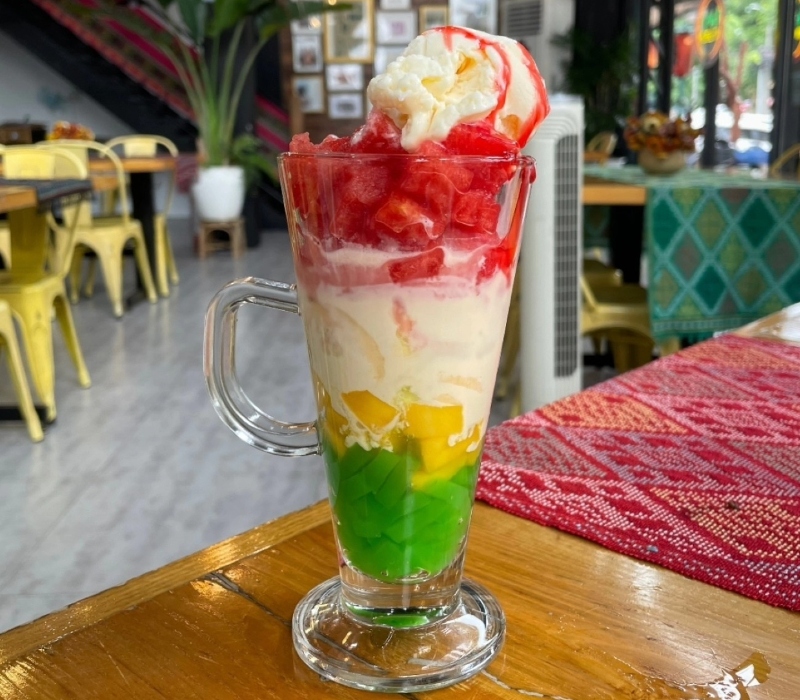 02 Knickerbocker.jpg