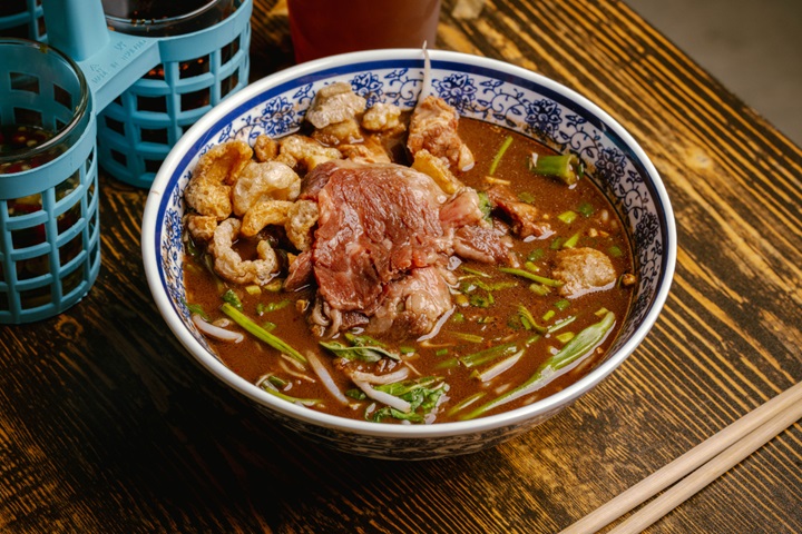 At Siaw, the menu includes all-time Thai favorites, ranging from street snacks and boat noodles to rice dishes and desserts.© Siaw