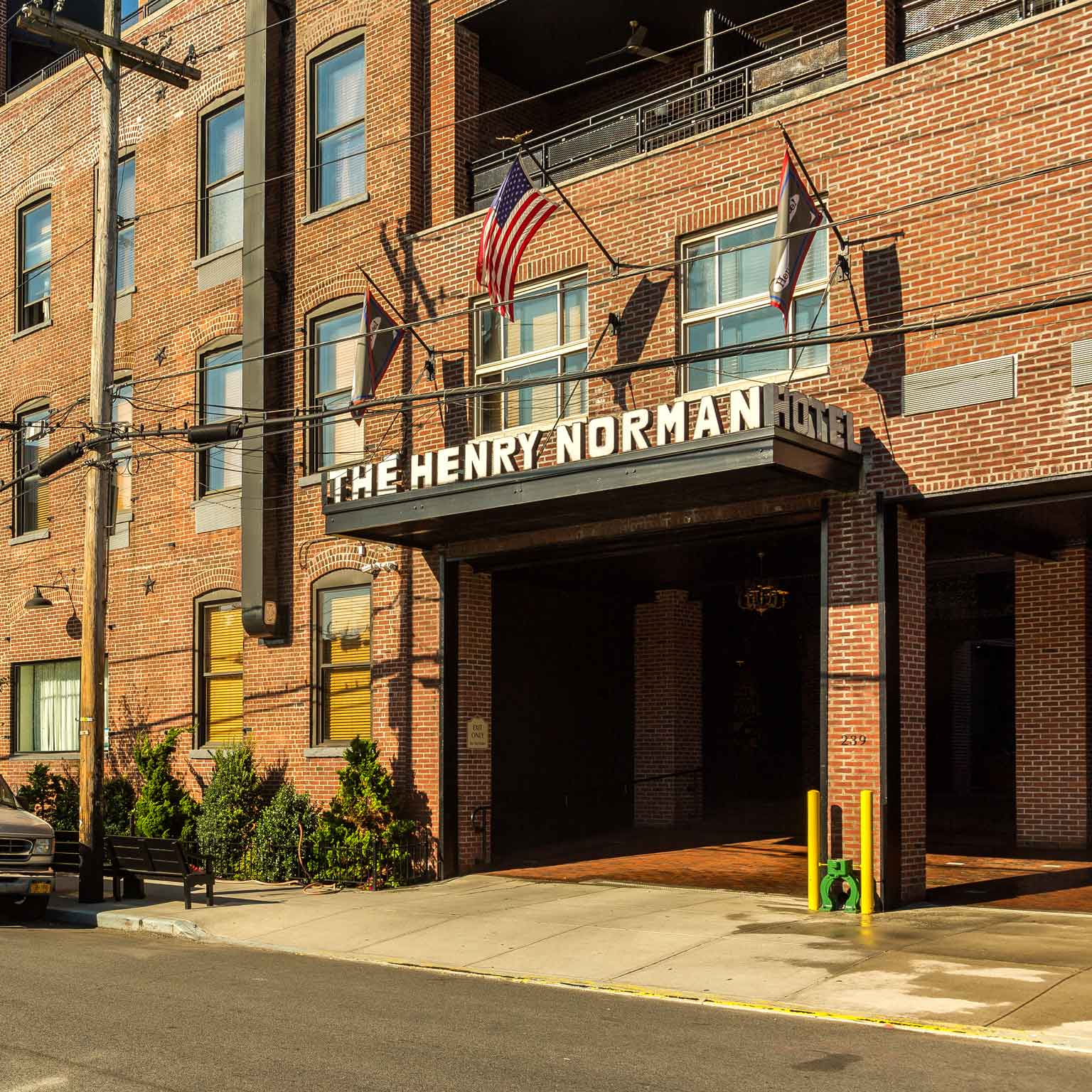 In North Brooklyn, the Henry Norman is set in a former 19th-century textile warehouse. © Henry Norman
