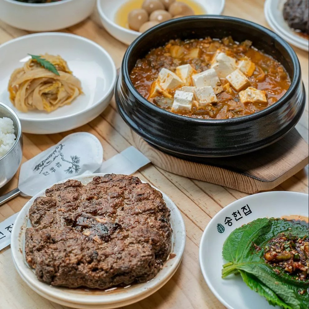 Grilled short rib patty at Songheonjip  © Songheonjip 