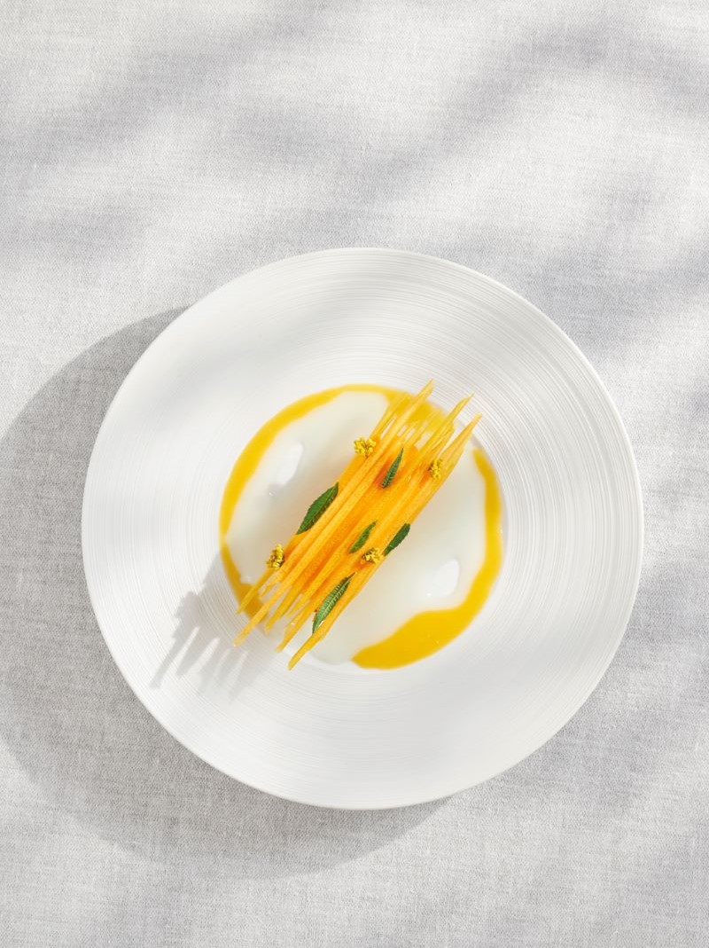Wiener Mangomelone mit Fenchelpollen, Passionsfrucht & Reis im 3-Sterne-Restaurant Steirereck im Stadtpark © Steirereck im Stadtpark