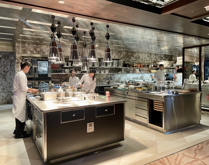The kitchen moved with remarkable precision and calm at Cristal Room by Anne-Sophie Pic. © MICHELIN