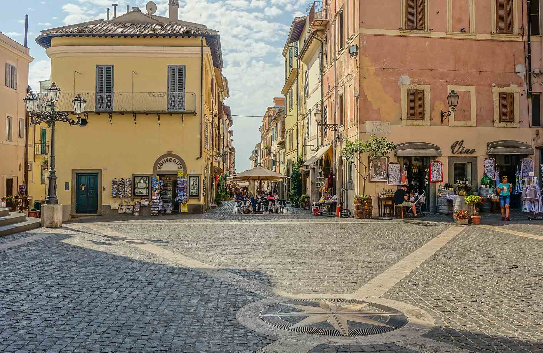  The sunny Piazza della Libertà of Castel Gandolfo, a short train ride from Rome. © Rafael Vilches Rey/iStock