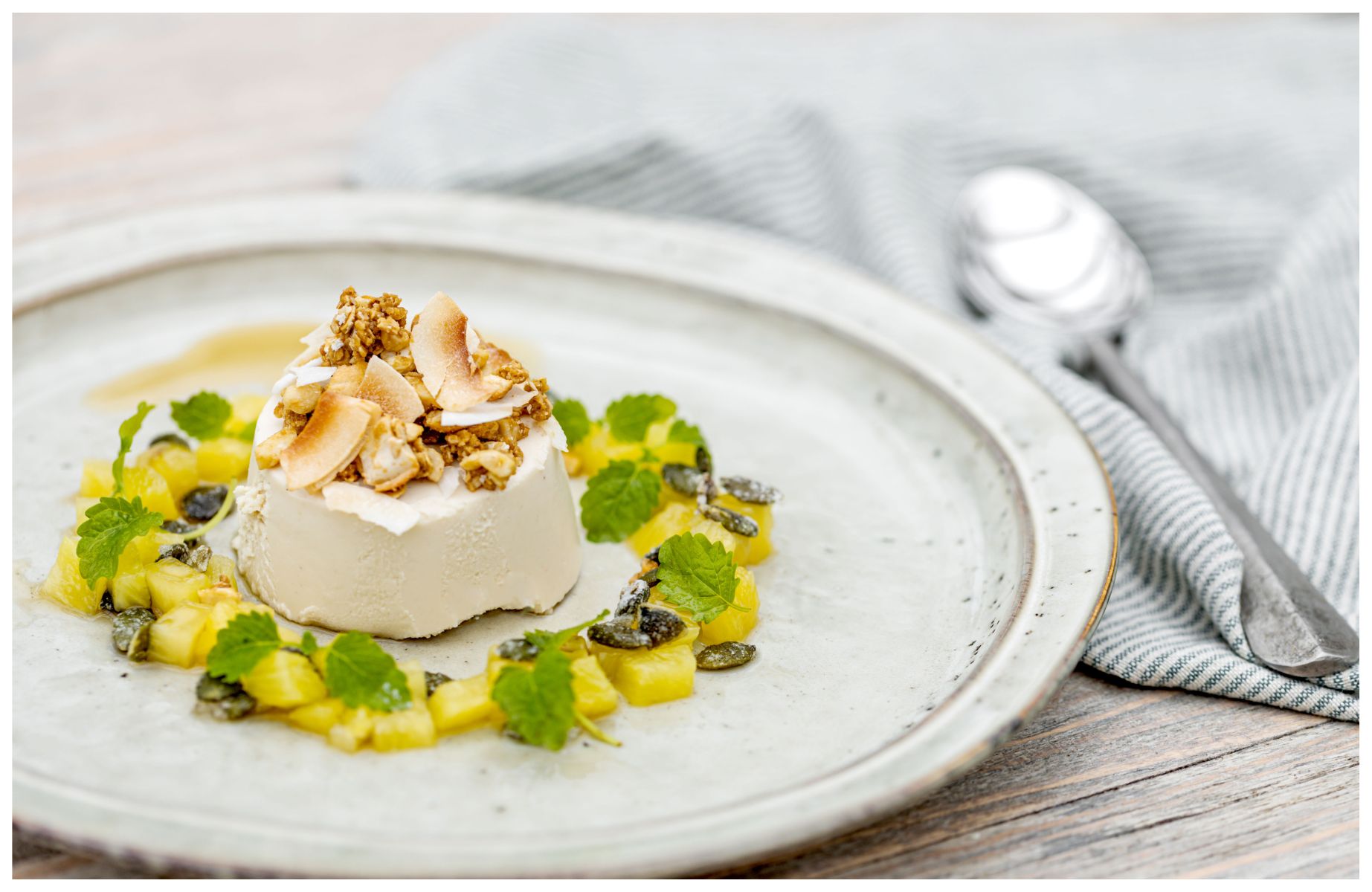 A cheesecake dessert ideal for a sweet finish to your leisurely lunch. © Inga Kebleryte/The Yurt at Nicholsons