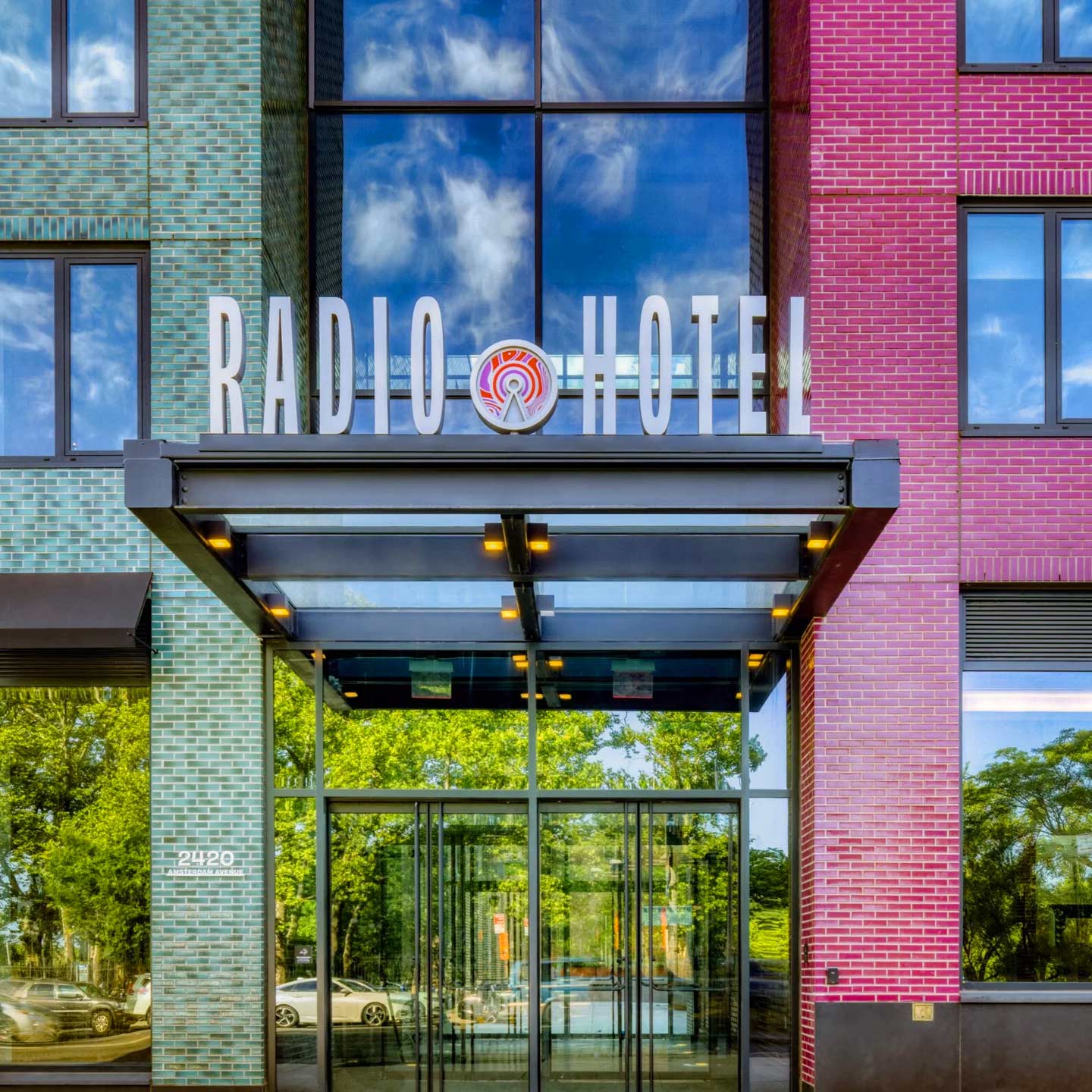 The Radio Hotel entrance on Amsterdam Avenue, at the intersection with 181st. © Radio Hotel