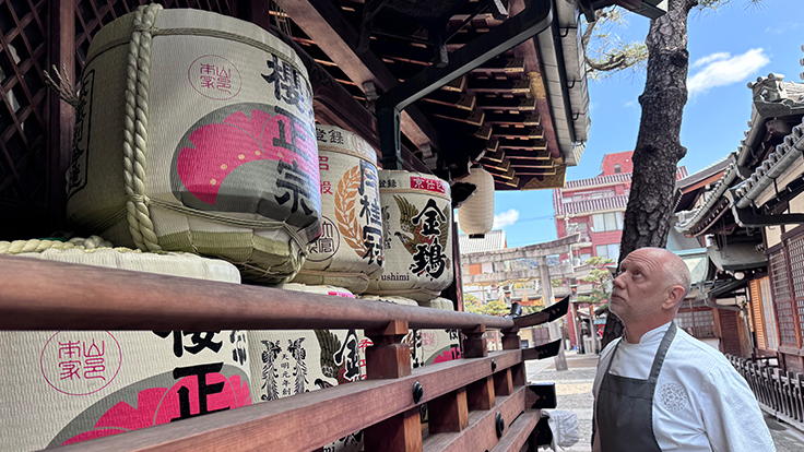 Having led culinary research as head of the lab at The Fat Duck in the UK, Connaughton is particularly fascinated by the fermentation of sake. (© Kyoko Nakayama/MICHELIN Guide)
