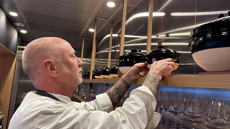 Connaughton has also authored a book on Japanese donabe, traditional earthenware cooking pots. At SoNoMa, original donabe designed specifically for the restaurant will be used in the kitchen. (© Kyoko Nakayama/MICHELIN Guide)