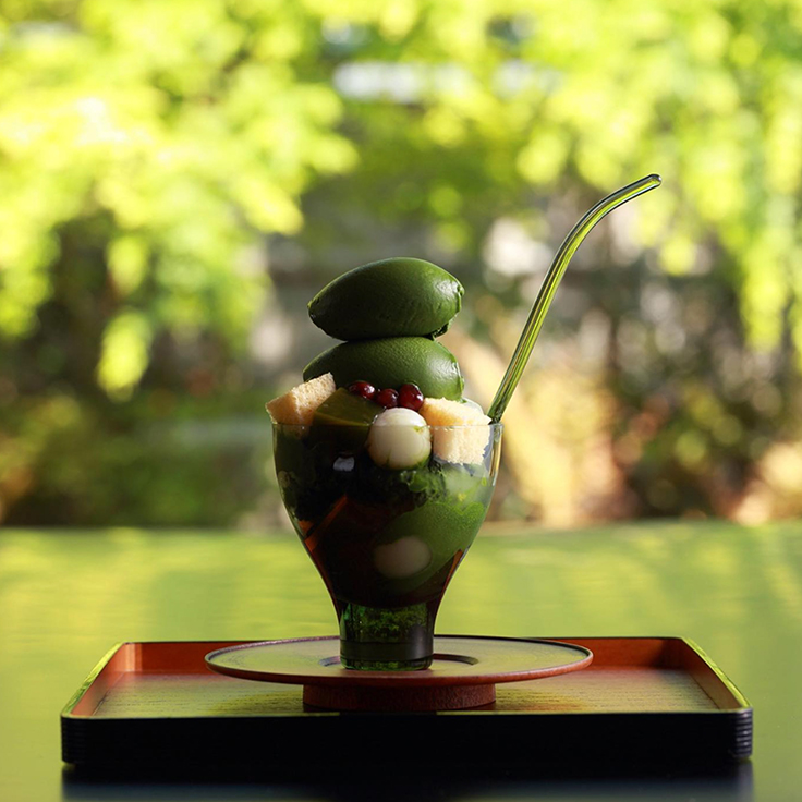 At Kikunoi Salon de Muge, located next to Kikunoi Honten, guests can enjoy light meals and sweets such as the Muge Sanbo Rich Matcha Parfait  (pictured) and the Shigure Bento . (© Salon de Muge)