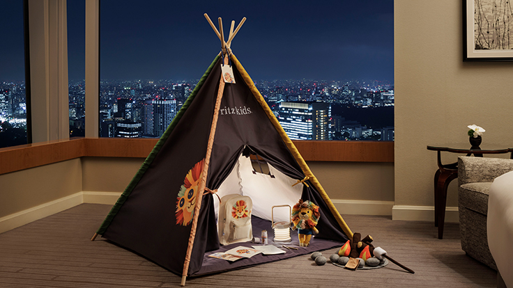 A safari-style tent in the guest room — and suddenly, the adventure begins. © The Ritz-Carlton Tokyo