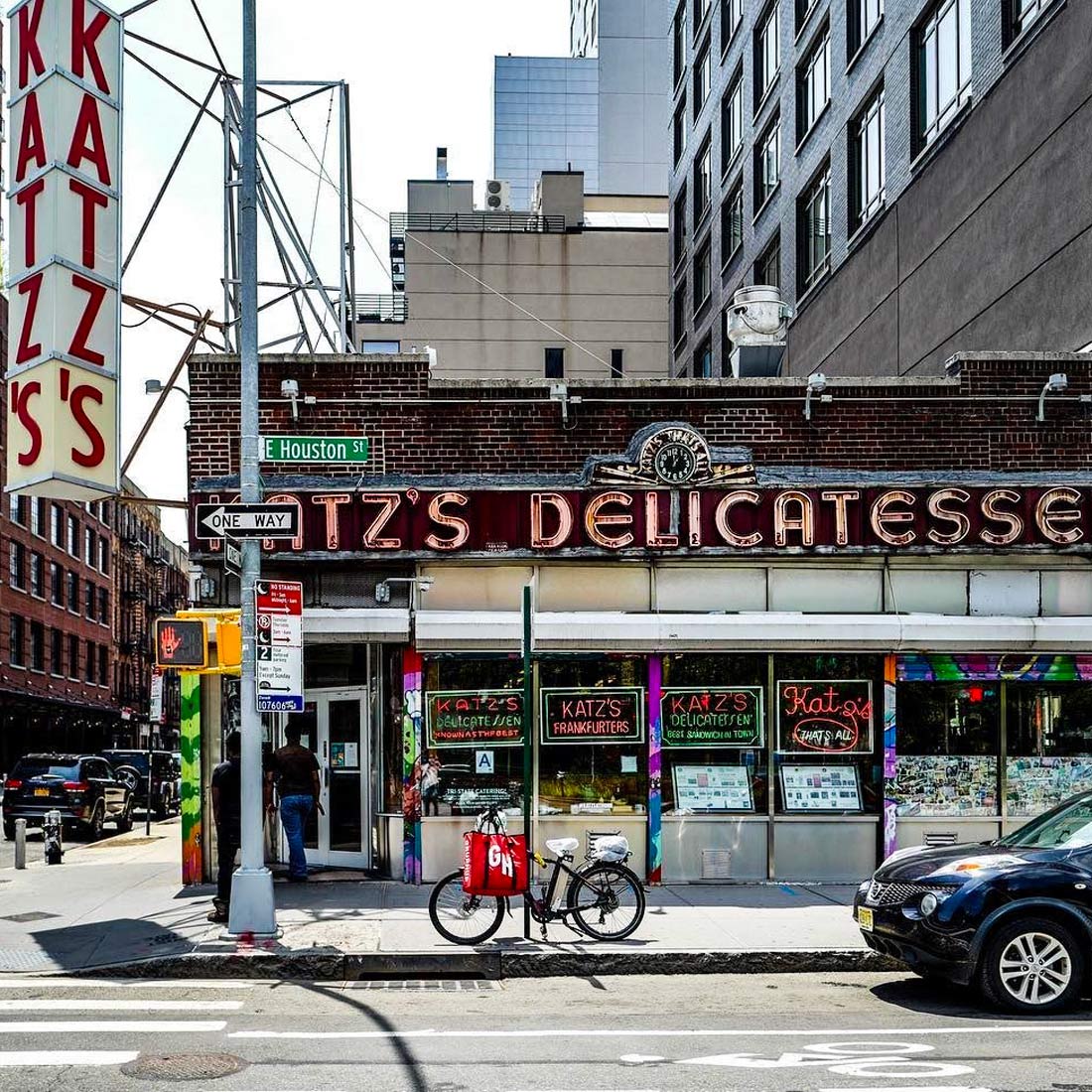 Katz’s iconic facade. © citygirlchronicles/Instagram