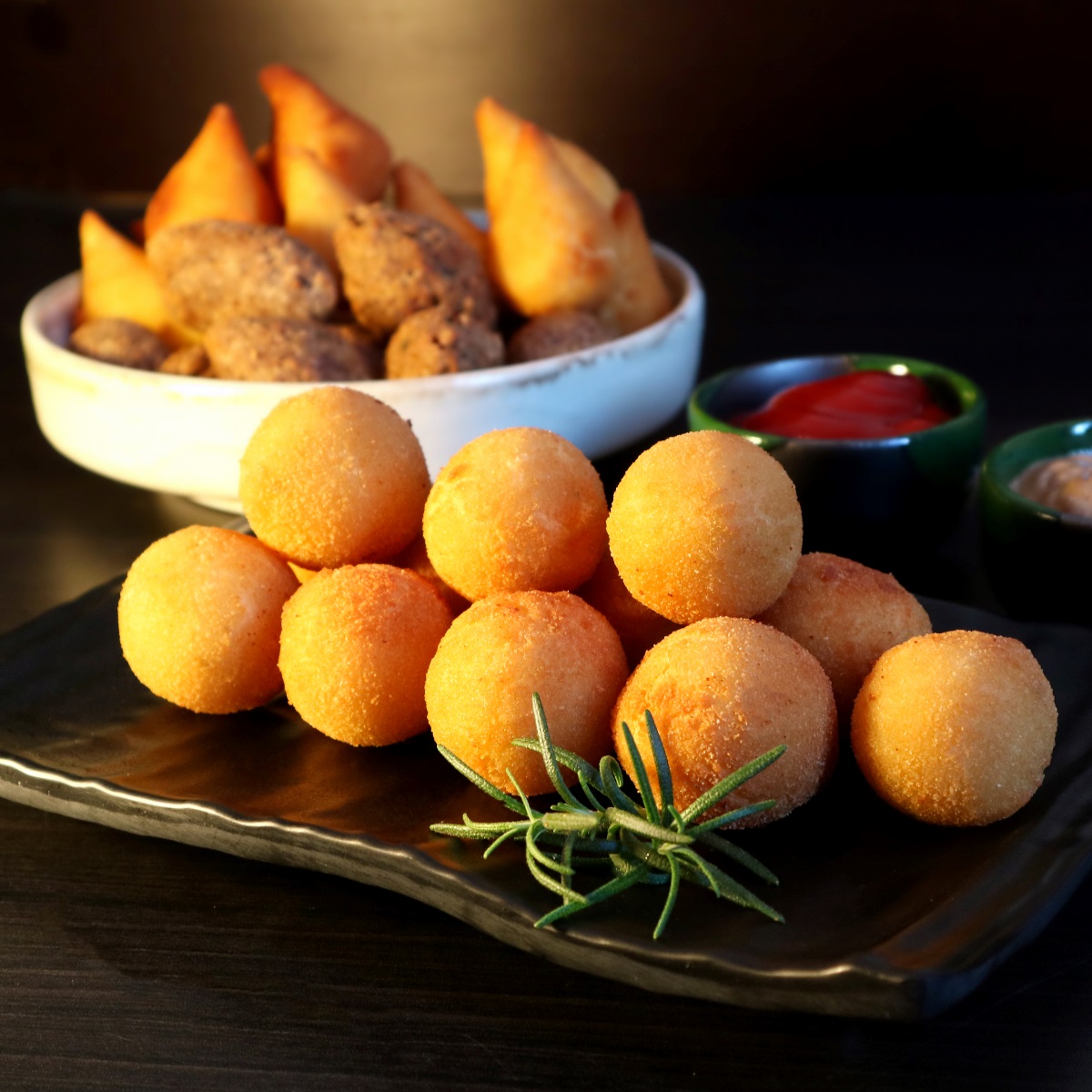 Bolinhas de queijo, um petisco tão carioca como brasileiro. © CarlaNichiata/iStock