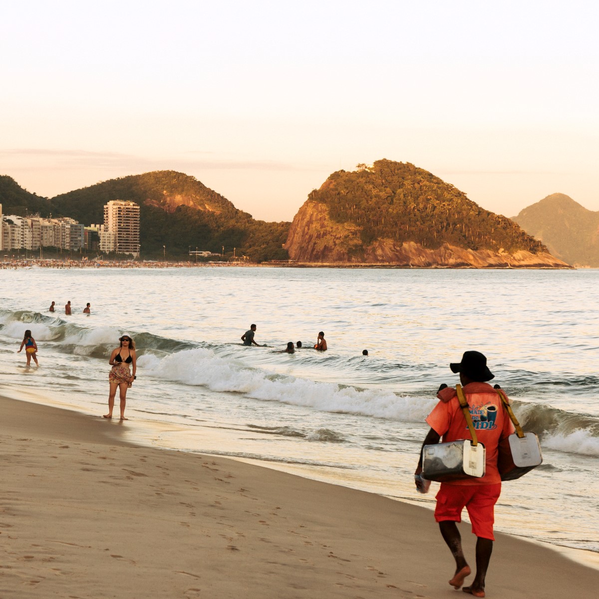 O consumo de mate tornou-se popular a partir das praias do Rio de Janeiro. © Travel_Motion/iStock