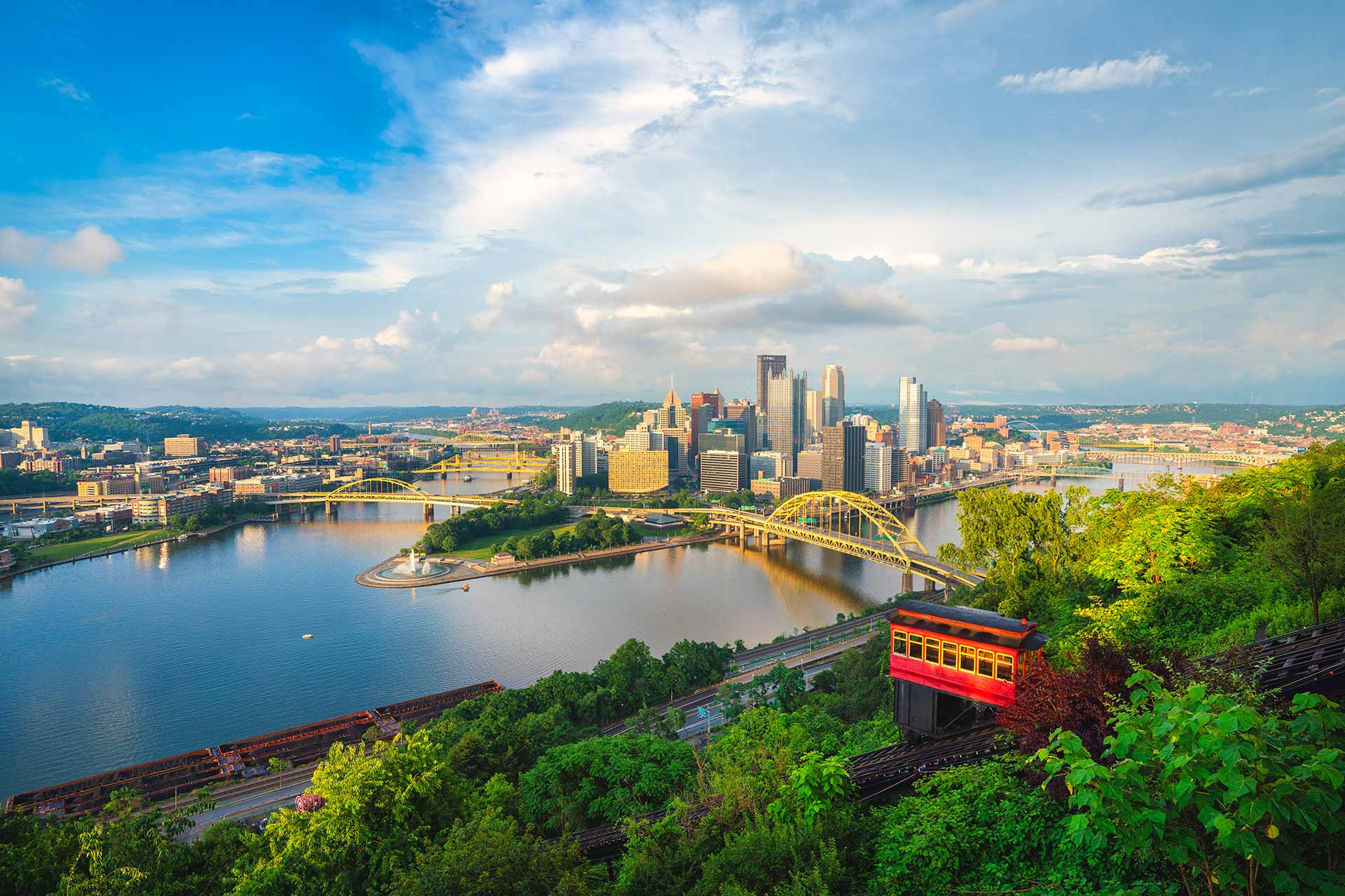 Pittsburgh Skyline with the Duquesne Incline. © Dustin McGrew