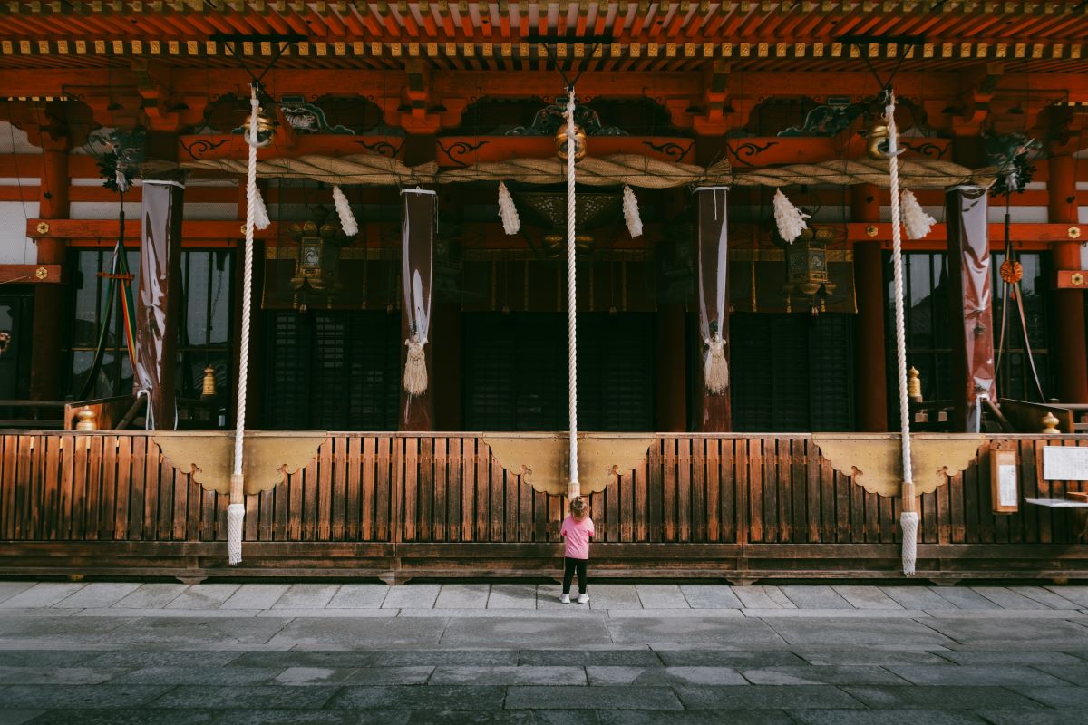 The Yasaka Shrine, one of many in Kyoto, which should be visited at dawn for the best experience. © Two Left Hands/MICHELIN Guide