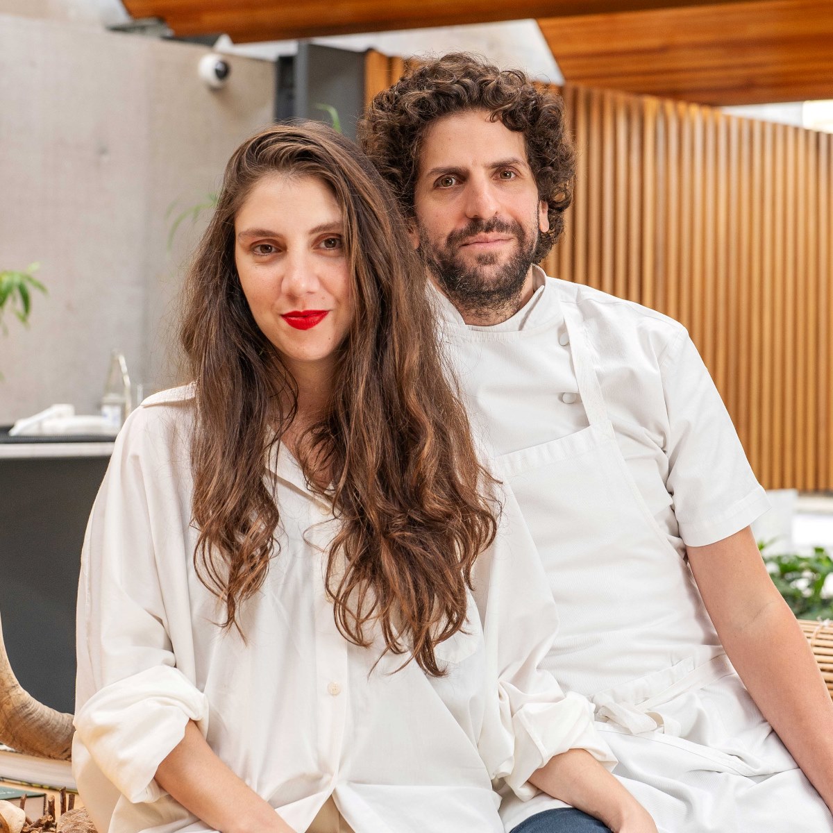 Katherina Cordás e Ivan Ralston, sócios do restaurante Tuju e casal na vida pessoal. © Rubens Kato/Tuju