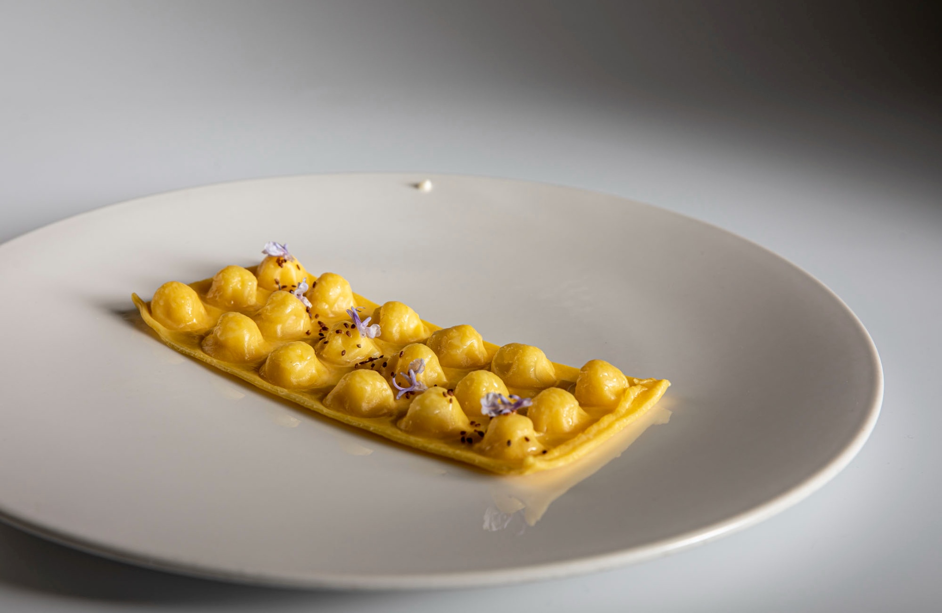 Il raviolo di ravioli in sei stagionature di parmigiano è un marchio registrato del ristorante La Palta